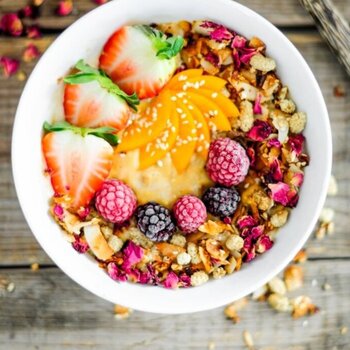 6 FOODS FOR GORGEOUS AFRO HAIR