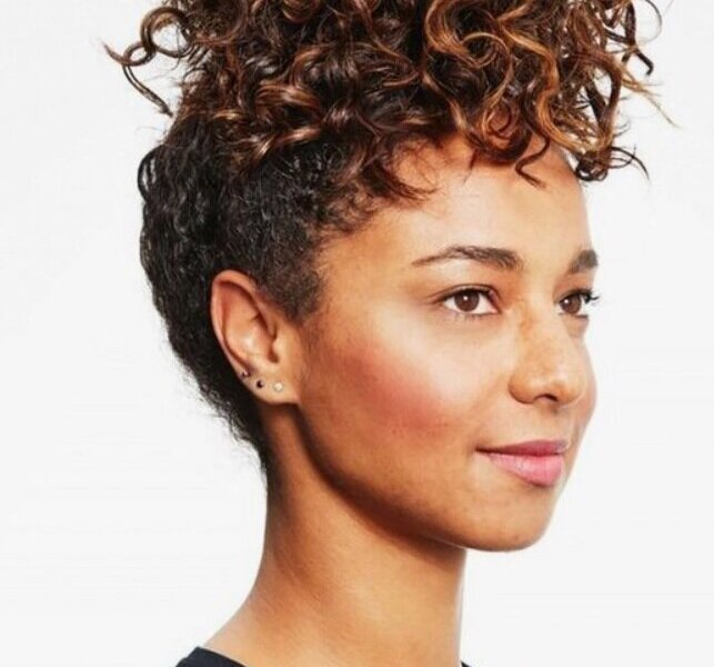 méthode pineapple, attacher ses cheveux la nuit, routine de nuit