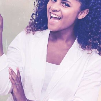 Welcoming Your At-Home Afro Hairstylist: Best Practices for a Seamless Experience